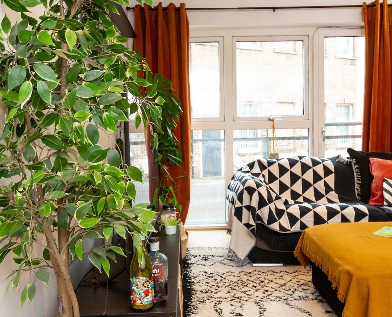 Modern Retreat - 2Bd Apt With Lush Greenery At Sheffield Appartement