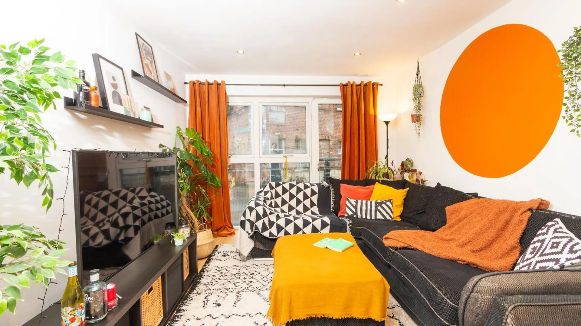 Modern Retreat - 2Bd Apt With Lush Greenery At Sheffield