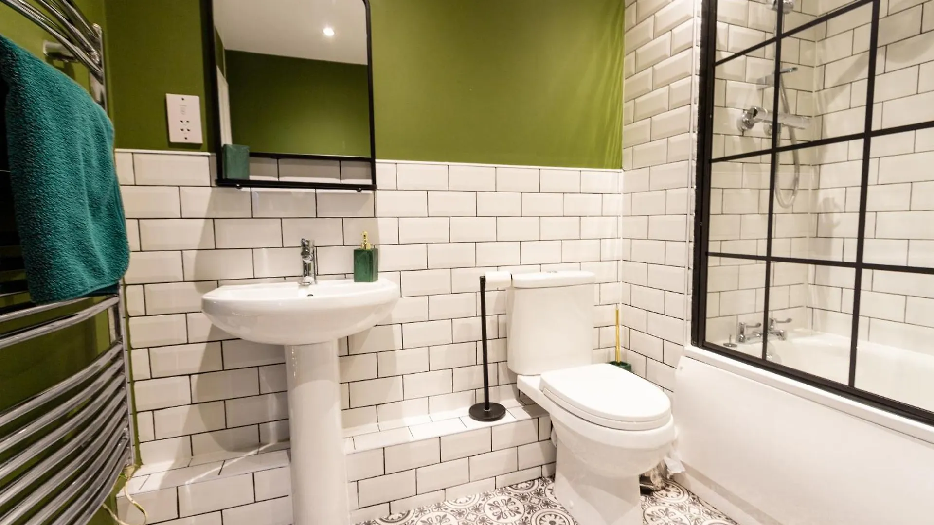 Modern Retreat - 2Bd Apt With Lush Greenery At Sheffield 0*,