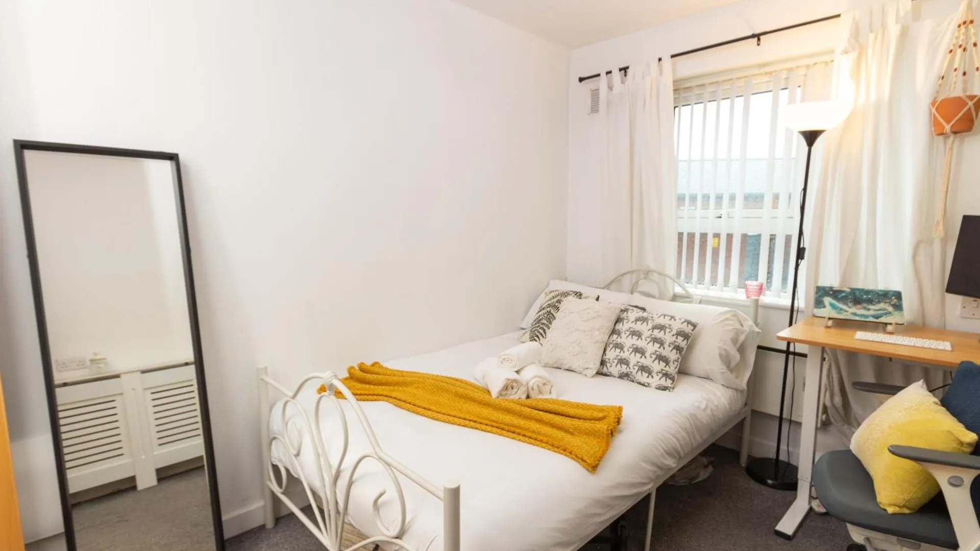 Modern Retreat - 2Bd Apt With Lush Greenery At Sheffield
